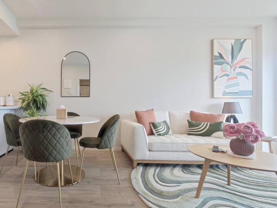 Brand New Stylish 2Br Apartment- Free Parking Окленд Экстерьер фото