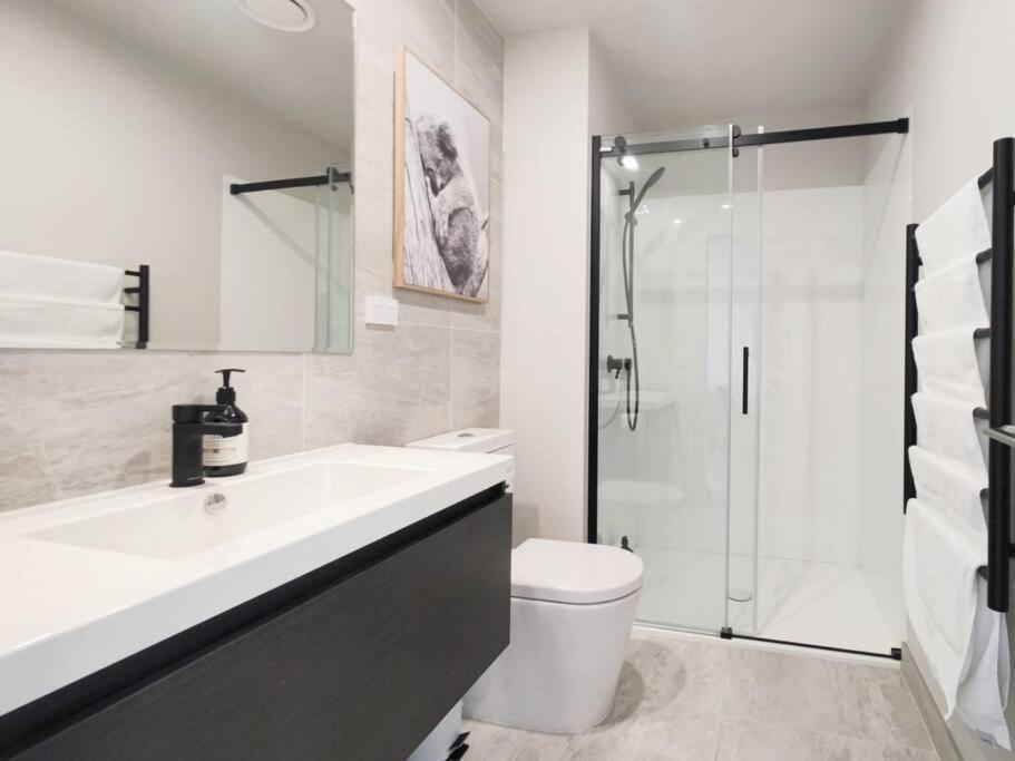 Brand New Stylish 2Br Apartment- Free Parking Окленд Экстерьер фото